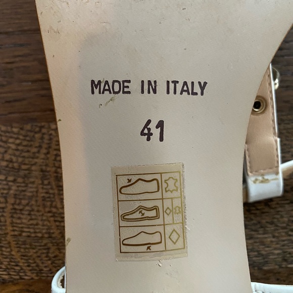 White sandals - Picture 3 of 3